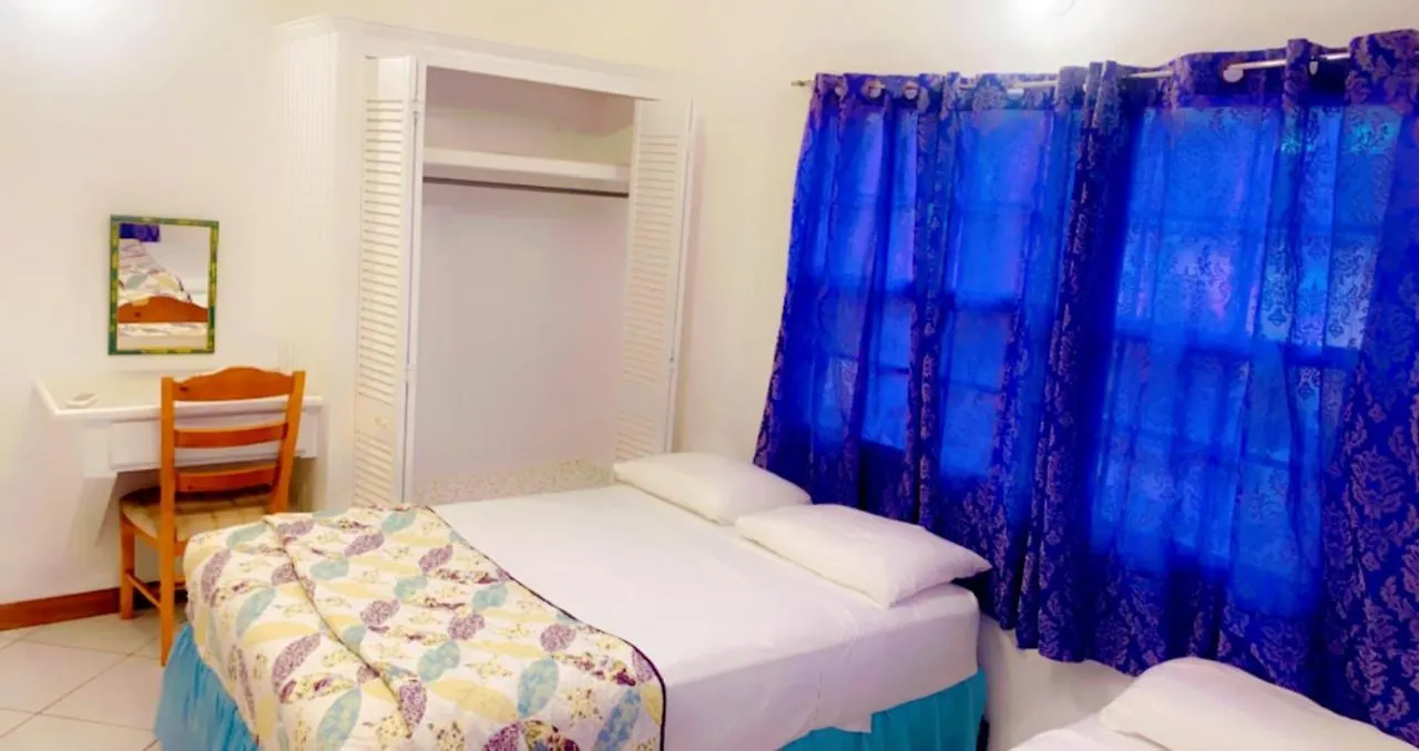 Ursula Guesthouse In Bon Accord Crown Point Holiday home